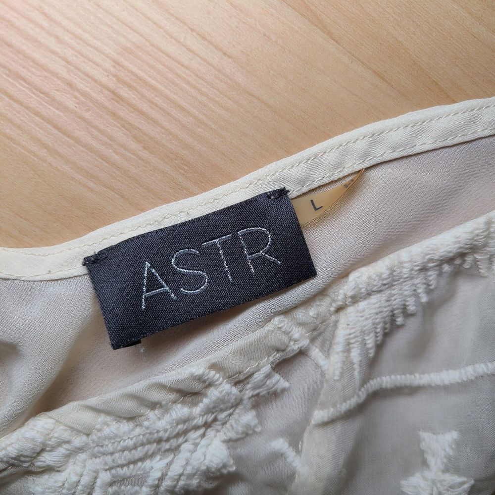 ASTR White Crochet Blouse Women Size Large - Picture 2 of 5